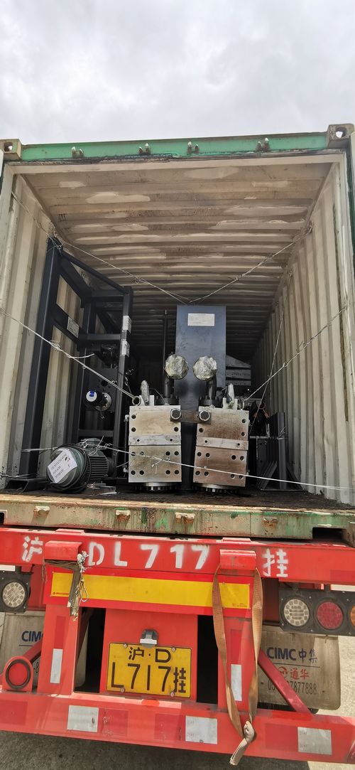 Latest company news about Нагружая conatiner машин фонарного столба 8m которые экспортируют к Таиланду