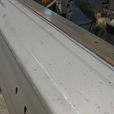Машина сварки с закрытым полюсом CNC с погруженной дугой Продольная прямая шва сварка для 12000 мм сверхдлинного светового полюса и 1 человека Простая операция
