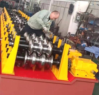 Крен усовика шоссе 2 волн и 3 волн формируя машину