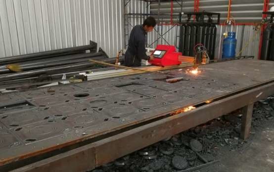 Машина кислородной резки CNC портативная, машина светлого Поляка для того чтобы отрезать базовую платину светлого Поляка